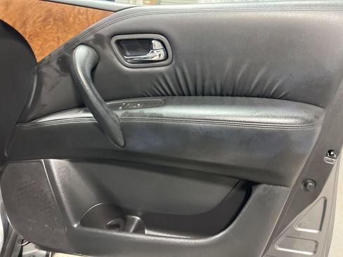 Used 2023 Nissan Armada SL w/ Captain's Chairs Package image 11