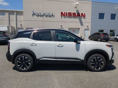 New 2025 Nissan Kicks SV w/ SV Premium Package image 3