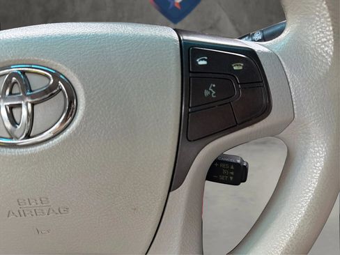 Used 2014 Toyota Sienna LE FWD image 21
