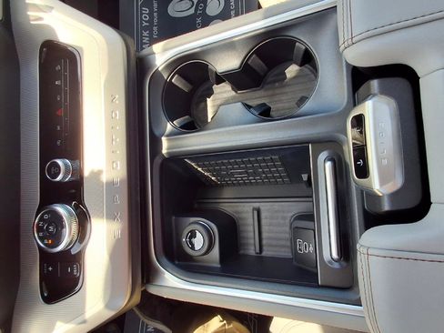 Used 2025 Ford Expedition Active AWD/4WD image 25
