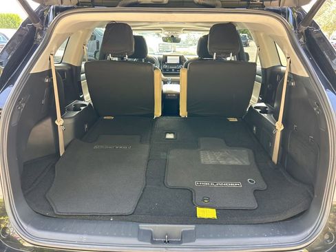 Used 2023 Toyota Highlander L image 48