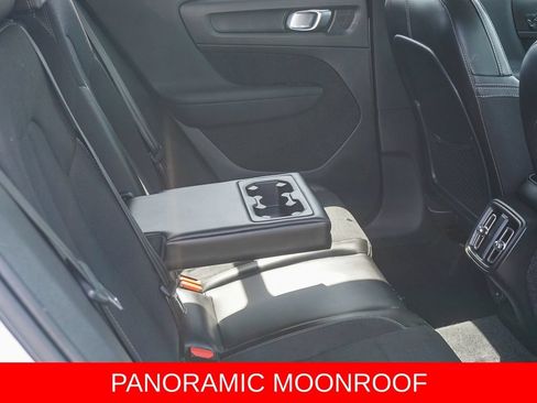Used 2020 Volvo XC40 T5 Momentum AWD/4WD image 13