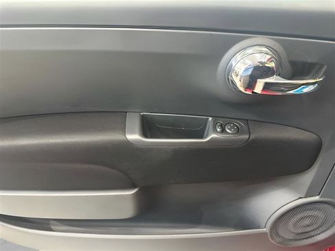 Used 2017 FIAT 500 Pop w/ Sport Appearance Package FWD image 10