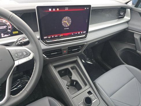 New 2026 Volkswagen Tiguan SE AWD/4WD image 24