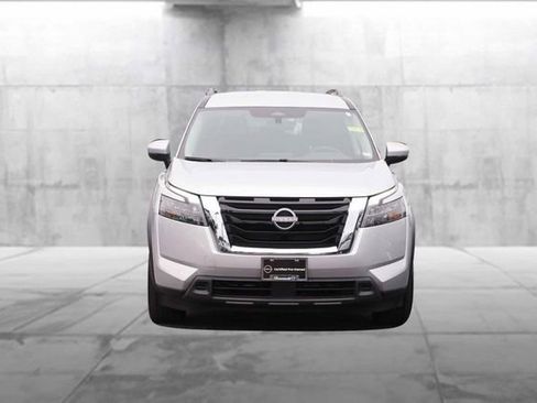 Used 2025 Nissan Pathfinder SV FWD image 4