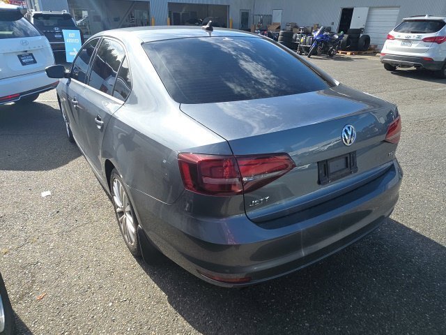 Used 2016 Volkswagen Jetta SEL FWD image 2