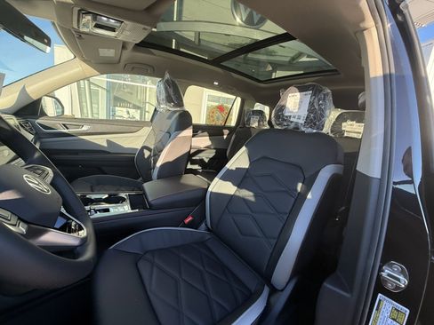 New 2026 Volkswagen Atlas Peak Edition image 11