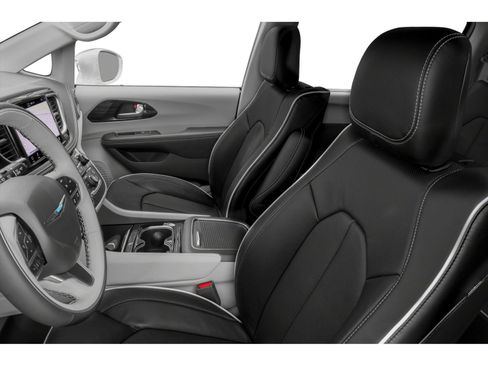 Used 2023 Chrysler Pacifica Touring-L FWD image 8