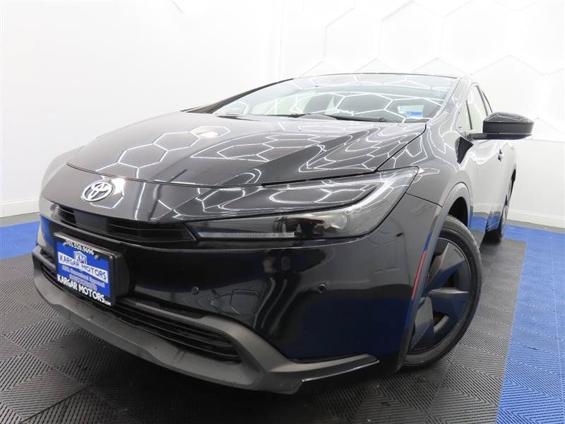 Used 2025 Toyota Prius LE FWD image 1