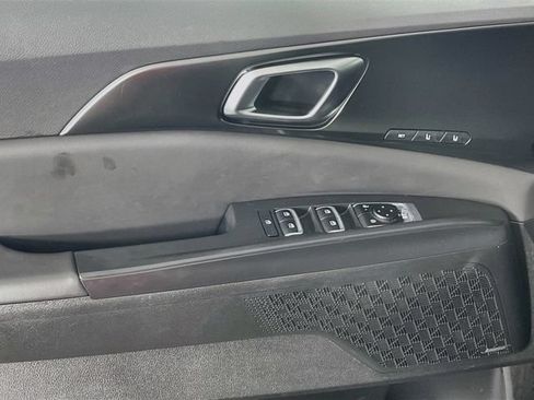 Used 2025 Kia Carnival SX Prestige FWD image 19