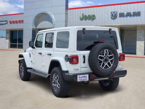 New 2026 Jeep Wrangler Unlimited Sahara AWD/4WD image 4