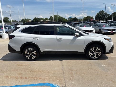 Used 2022 Subaru Outback Limited image 2