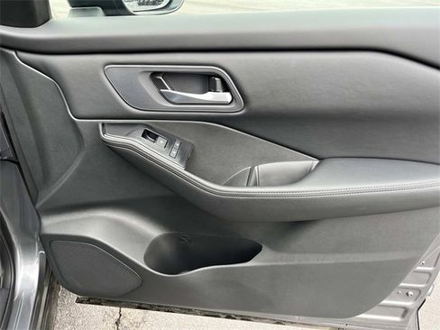 Used 2025 Nissan Rogue SV image 21