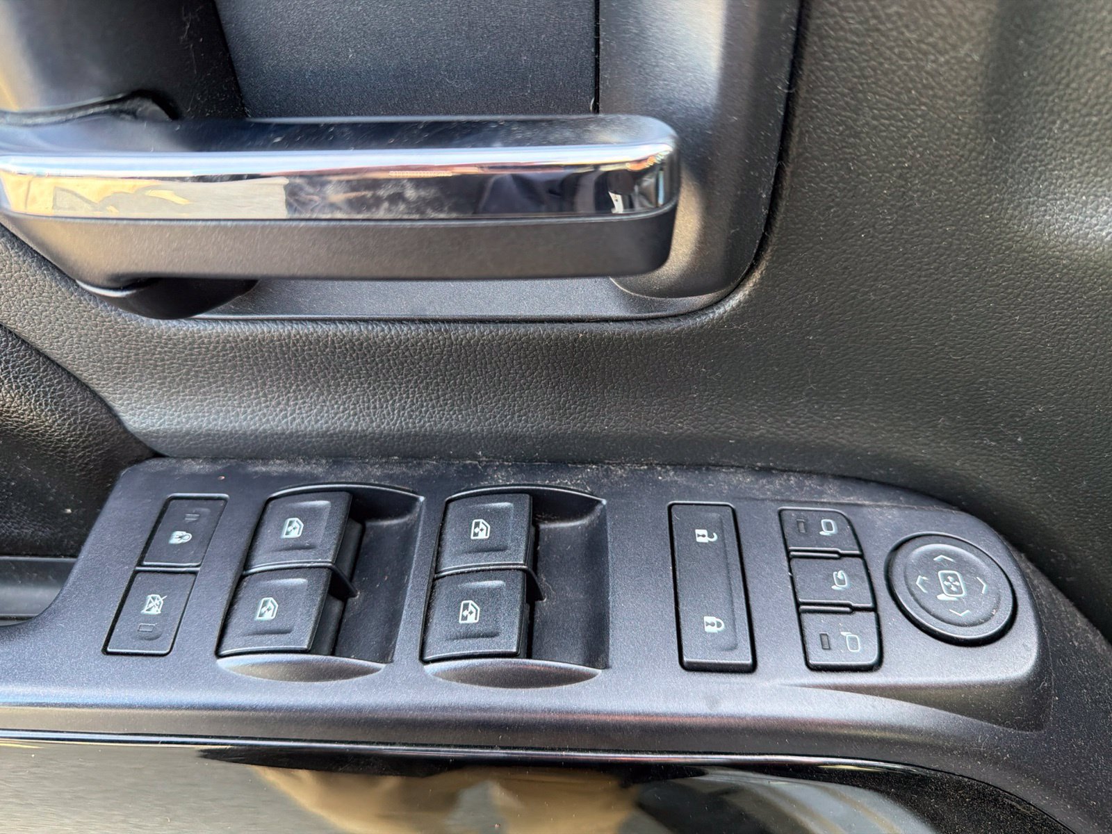 Used 2015 GMC Sierra 1500 SLT w/ SLT Crew Cab Value Package AWD/4WD image 18