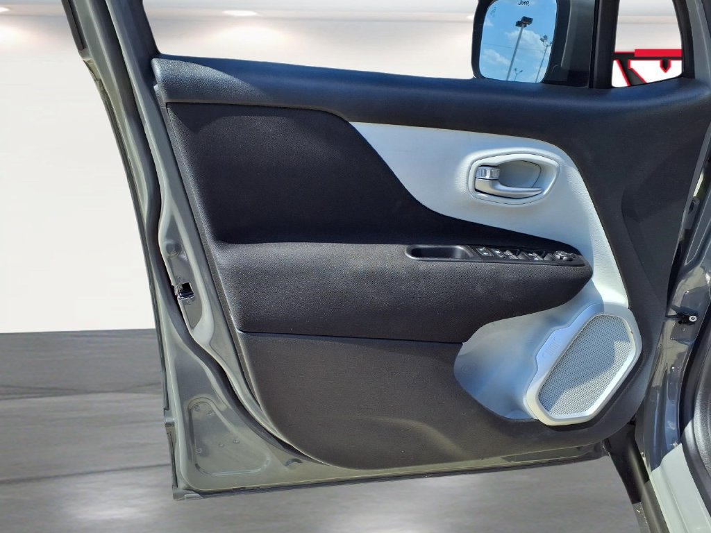 Used 2021 Jeep Renegade Latitude FWD image 23