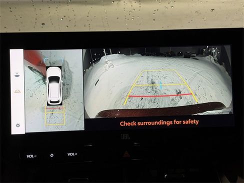 Used 2023 Toyota Venza Limited image 37