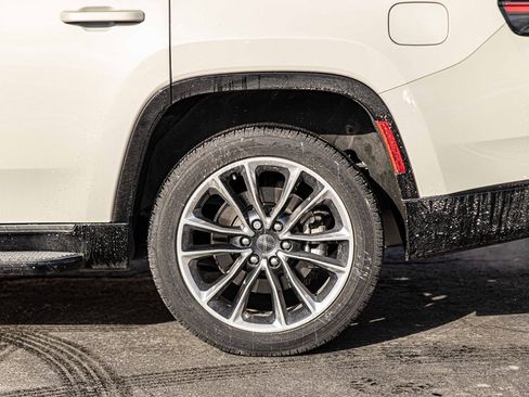 Used 2022 Jeep Wagoneer Series II w/ Premium Group I image 8