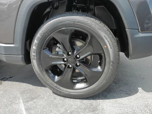 Used 2019 Jeep Compass Latitude FWD image 9