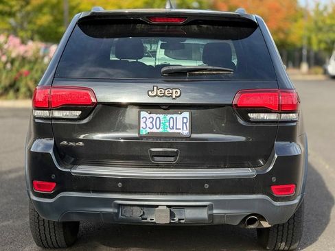 Used 2016 Jeep Grand Cherokee Laredo 75th Anniversary AWD/4WD image 4