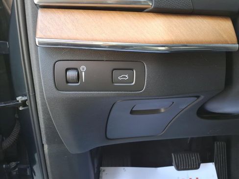 Used 2022 Volvo XC90 T6 Momentum w/ Advanced Package image 17