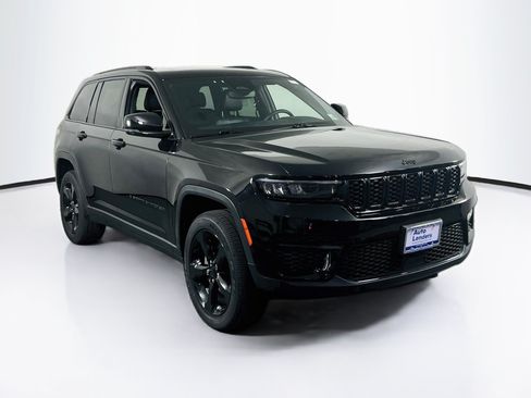 Used 2023 Jeep Grand Cherokee Altitude AWD/4WD image 3