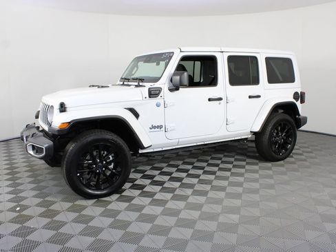 Used 2025 Jeep Wrangler Unlimited Sahara w/ Safety Group AWD/4WD image 2