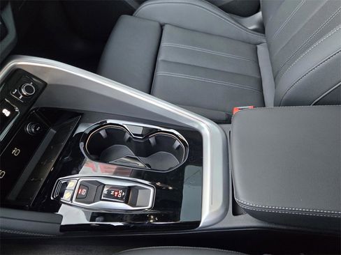 New 2025 Audi Q5 Prestige image 24