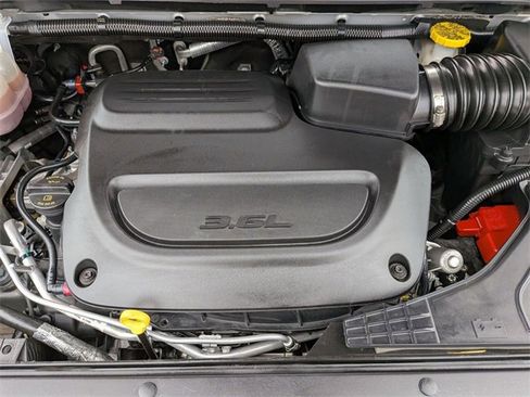 Certified 2024 Chrysler Pacifica Touring-L image 30