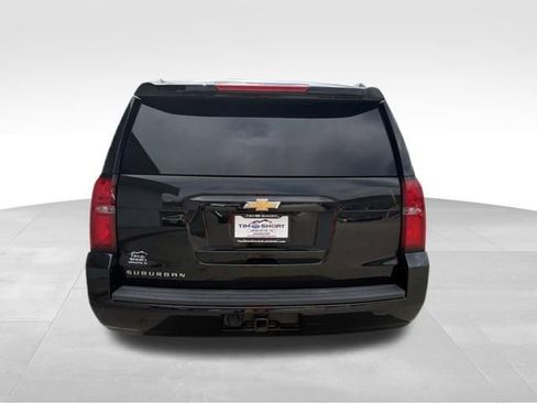 Used 2018 Chevrolet Suburban LT RWD image 11