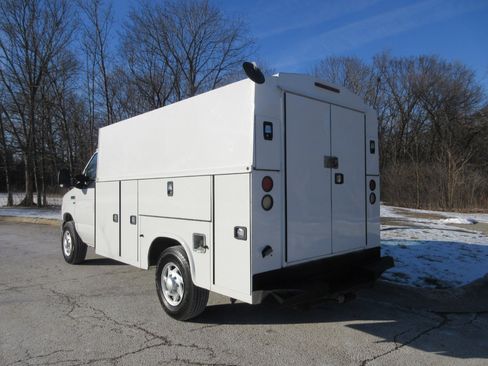 Used 2015 Ford E-350 and Econoline 350 Super Duty image 34