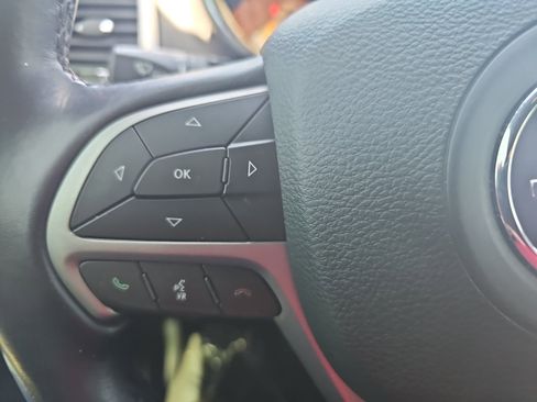 Used 2019 Jeep Grand Cherokee Altitude AWD/4WD image 22