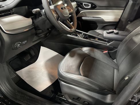 Used 2025 Jeep Compass Limited w/ Elite Group image 9