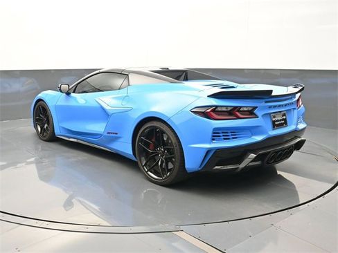 Used 2025 Chevrolet Corvette Z06 image 3