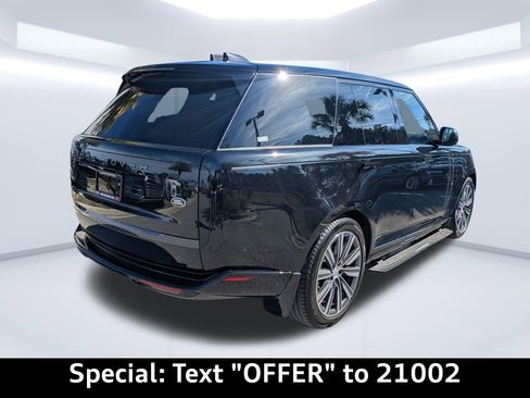 Used 2023 Land Rover Range Rover SE image 2