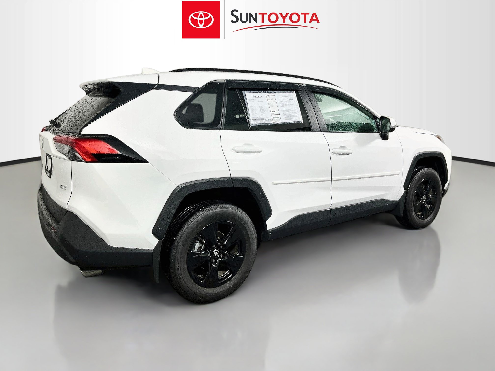 Used 2025 Toyota RAV4 XLE w/ Convenience Package FWD image 4