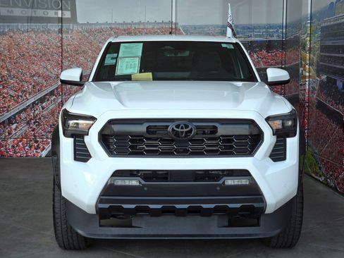 Certified 2025 Toyota Tacoma TRD Off-Road AWD/4WD image 3