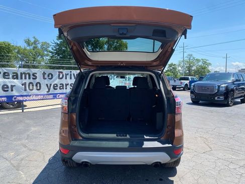 Used 2017 Ford Escape SE AWD/4WD image 4