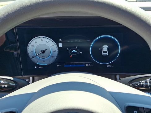 Used 2024 Hyundai Elantra SEL FWD image 19