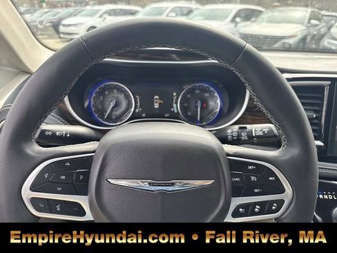 Used 2023 Chrysler Pacifica Limited FWD image 27