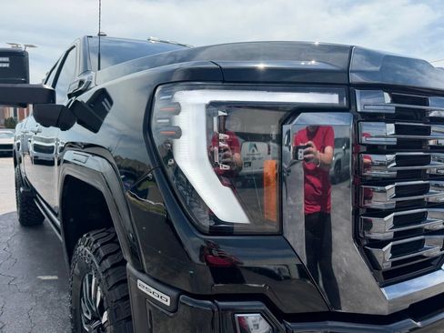 Used 2024 GMC Sierra 2500 Denali Ultimate AWD/4WD image 8