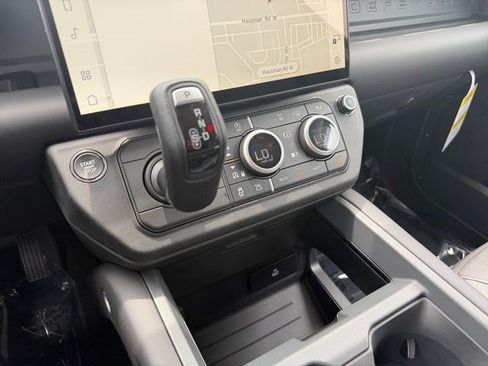 New 2026 Land Rover Defender 110 X-Dynamic SE AWD/4WD image 24