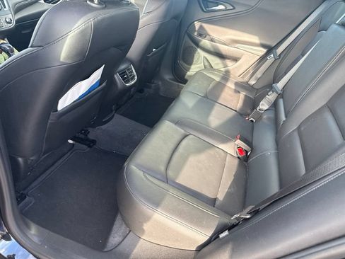 Used 2022 Chevrolet Malibu LT w/ Leather Package FWD image 9