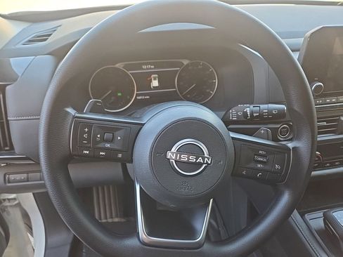 Used 2024 Nissan Pathfinder S image 10