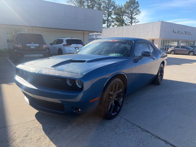 Used 2022 Dodge Challenger SXT w/ Driver Convenience Group RWD image 2