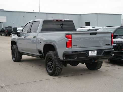 Used 2024 Chevrolet Silverado 2500 ZR2 w/ Technology Package image 8