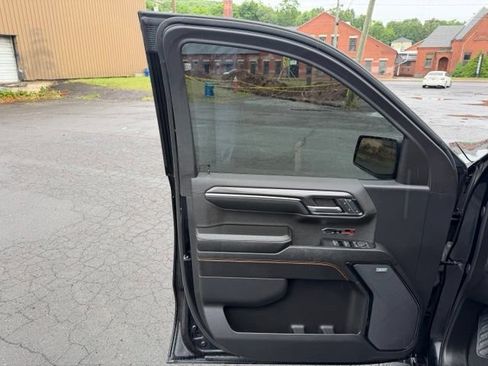 Used 2024 GMC Sierra 1500 AT4 w/ Technology Package AWD/4WD image 10