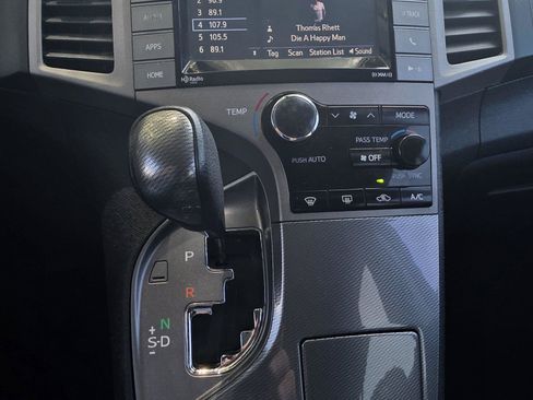 Used 2015 Toyota Venza LE AWD/4WD image 19