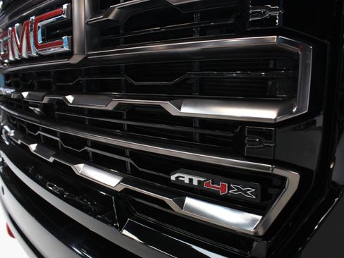 Used 2024 GMC Sierra 2500 AT4X image 6