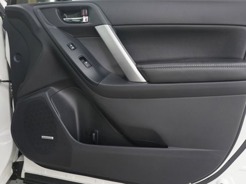 Used 2016 Subaru Forester 2.0XT Touring w/ Eyesight & Navigation System image 9