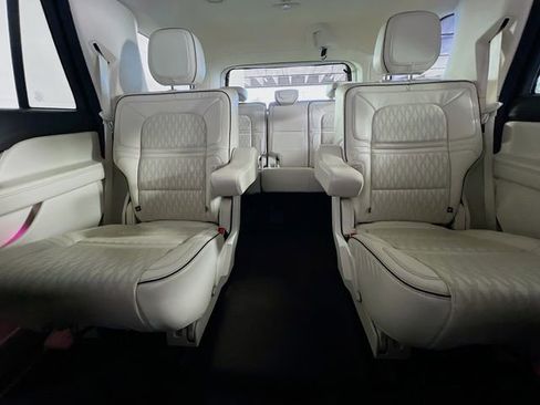 Used 2020 Lincoln Navigator Black Label w/ Cargo Convenience Package image 25